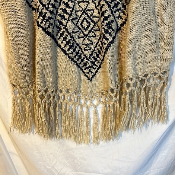 Blue Pepper Vintage Crochet poncho/cardigan Size L - Picture 6 of 9